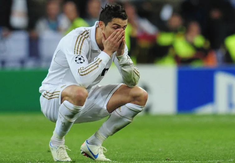 Ronaldo dương tính với COVID và bức ảnh khiến mọi người lo lắng
